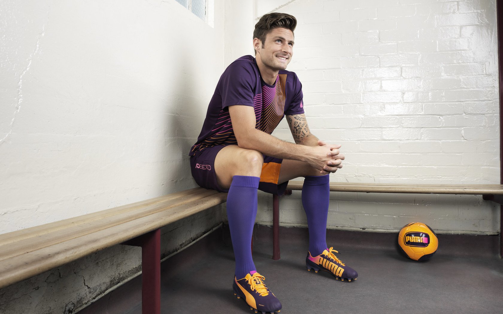 促进足球全民参与,举办“全民足球日”大型活动,全民足球游戏